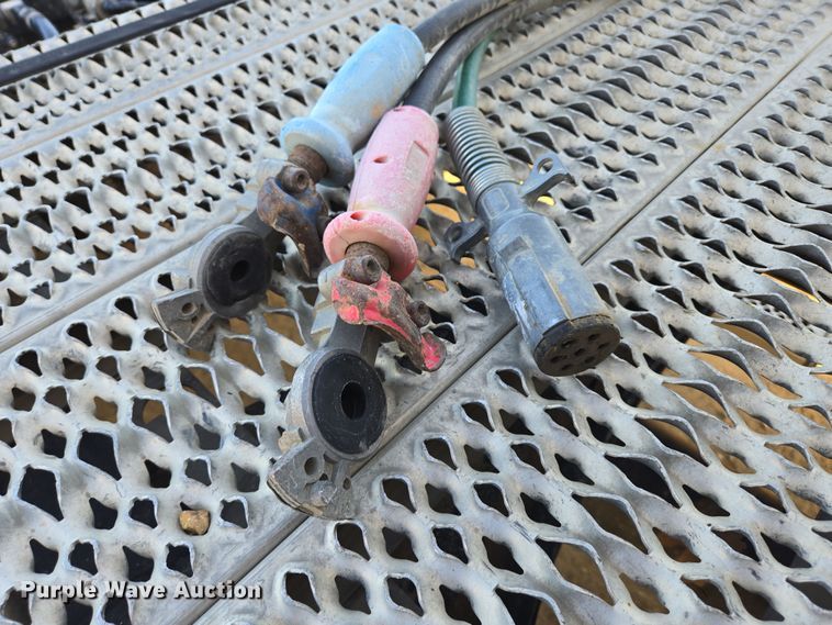 image for item EB1152 2016 Peterbilt 567 semi truck