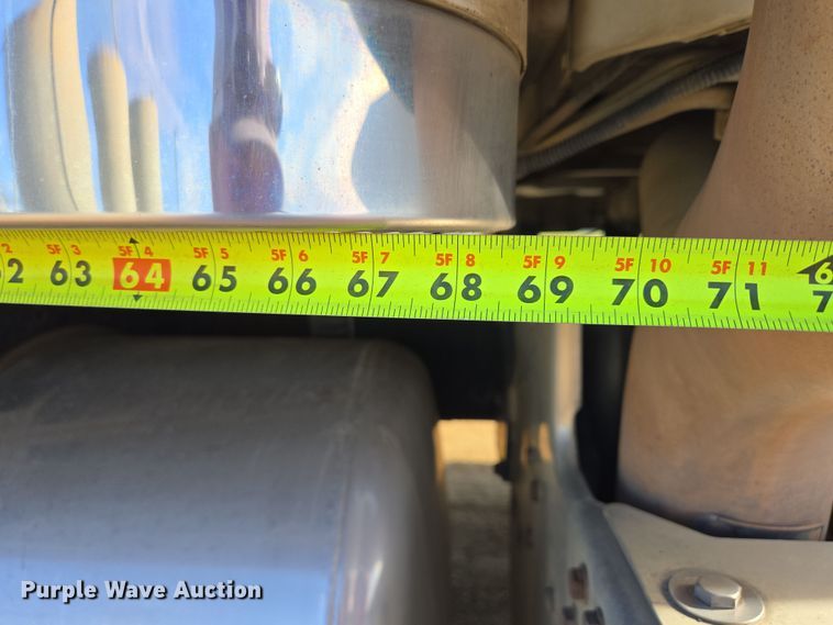 image for item EB1152 2016 Peterbilt 567 semi truck