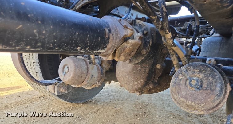 image for item EB1152 2016 Peterbilt 567 semi truck