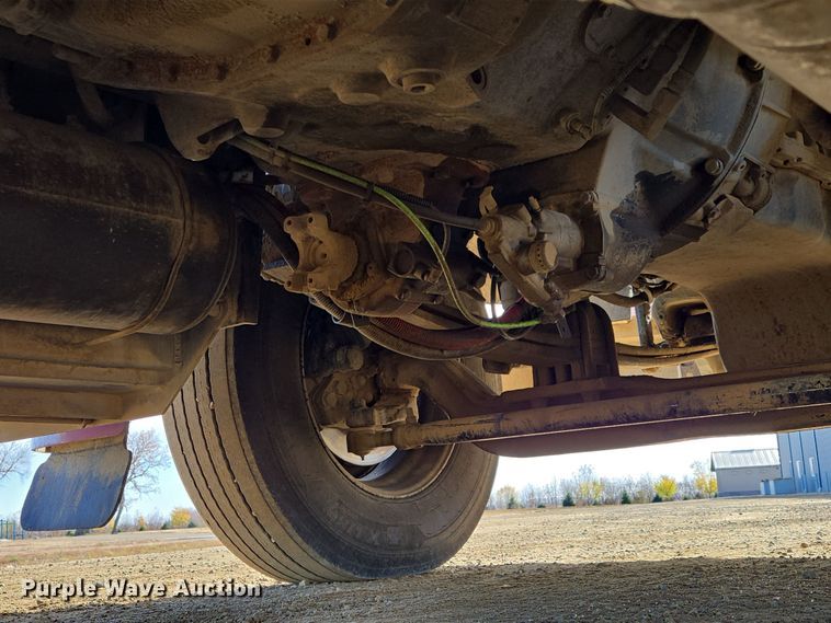 image for item EB1152 2016 Peterbilt 567 semi truck