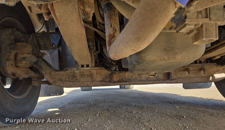 image for item EB1152 2016 Peterbilt 567 semi truck