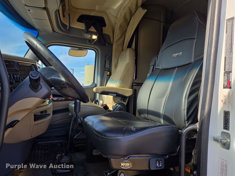 image for item EB1152 2016 Peterbilt 567 semi truck