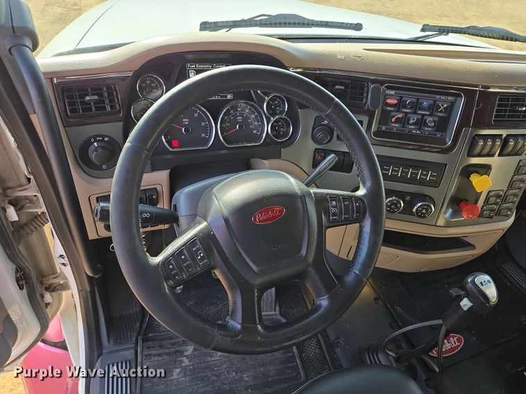 image for item EB1152 2016 Peterbilt 567 semi truck