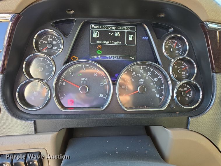 image for item EB1152 2016 Peterbilt 567 semi truck