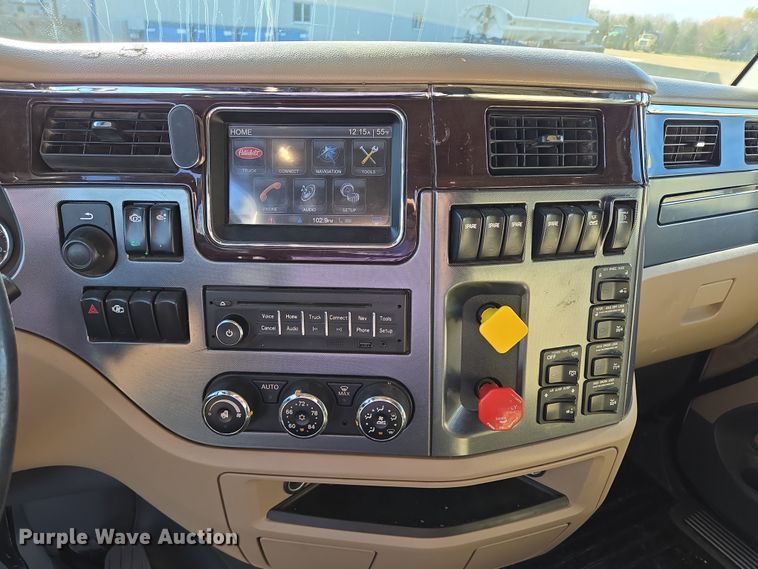 image for item EB1152 2016 Peterbilt 567 semi truck