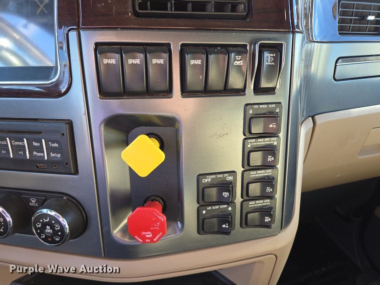 image for item EB1152 2016 Peterbilt 567 semi truck