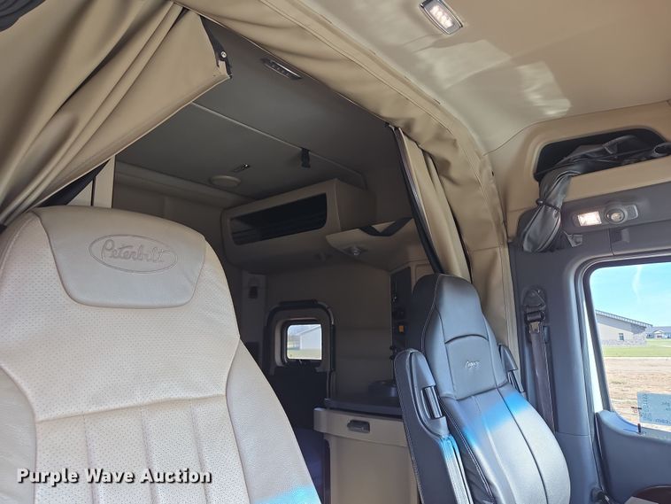 image for item EB1152 2016 Peterbilt 567 semi truck