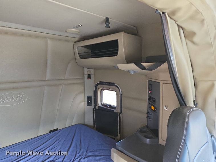 image for item EB1152 2016 Peterbilt 567 semi truck