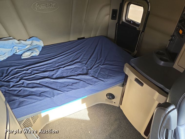 image for item EB1152 2016 Peterbilt 567 semi truck