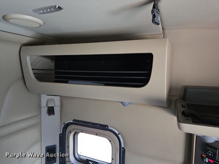 image for item EB1152 2016 Peterbilt 567 semi truck