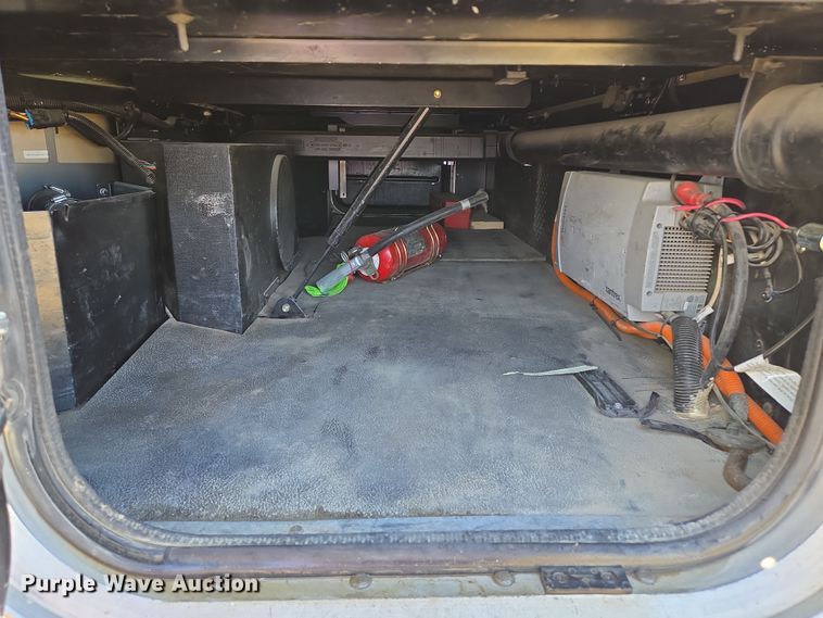 image for item EB1152 2016 Peterbilt 567 semi truck