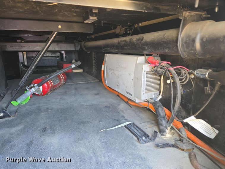 image for item EB1152 2016 Peterbilt 567 semi truck