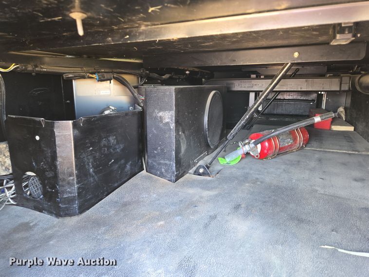 image for item EB1152 2016 Peterbilt 567 semi truck