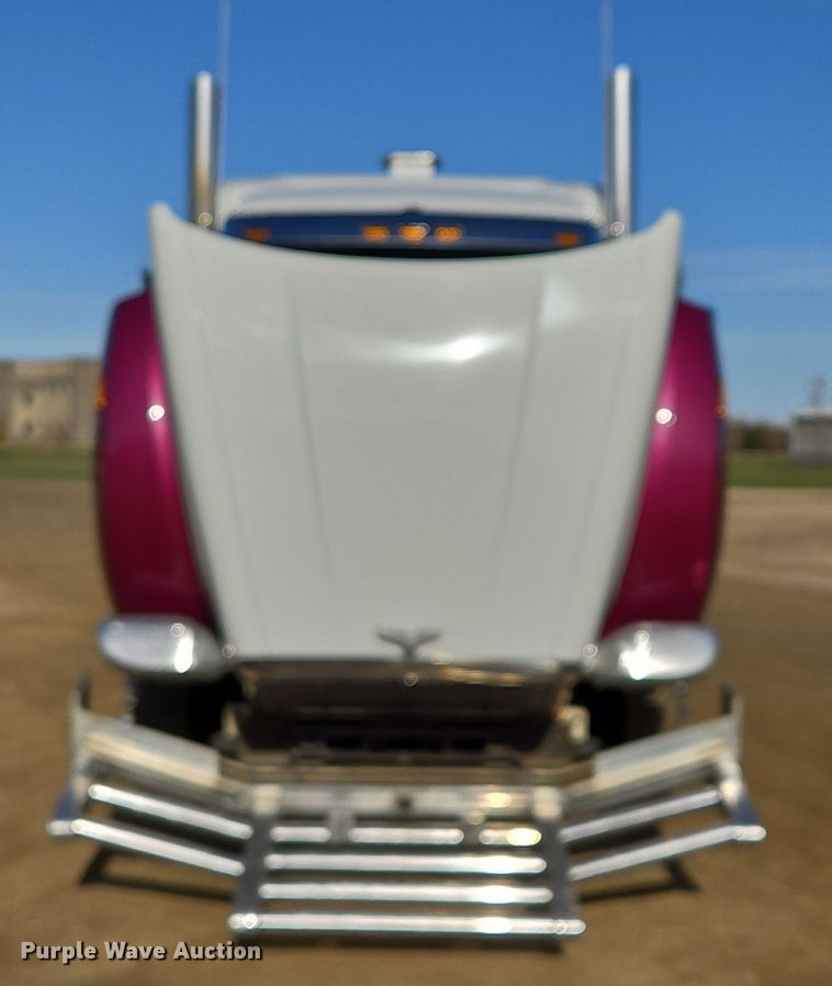 image for item EB1152 2016 Peterbilt 567 semi truck