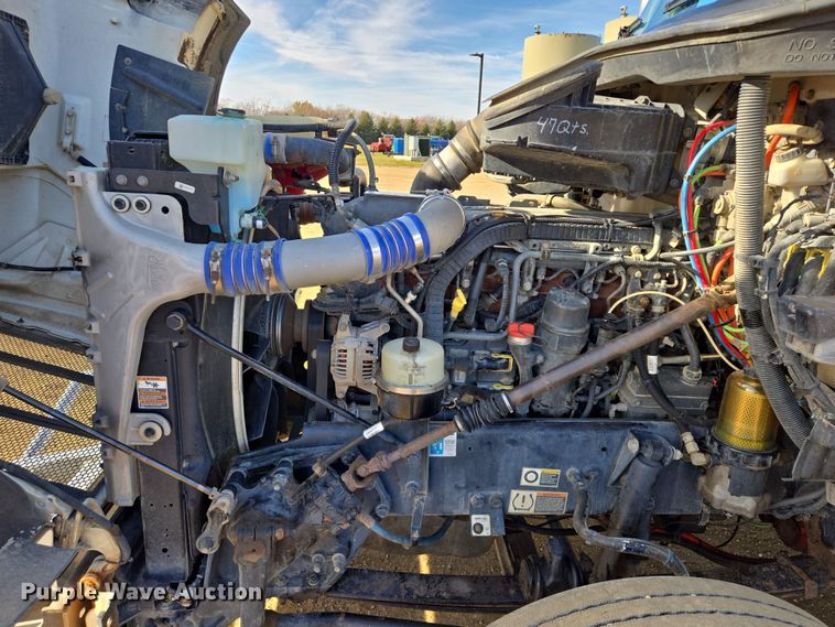 image for item EB1152 2016 Peterbilt 567 semi truck