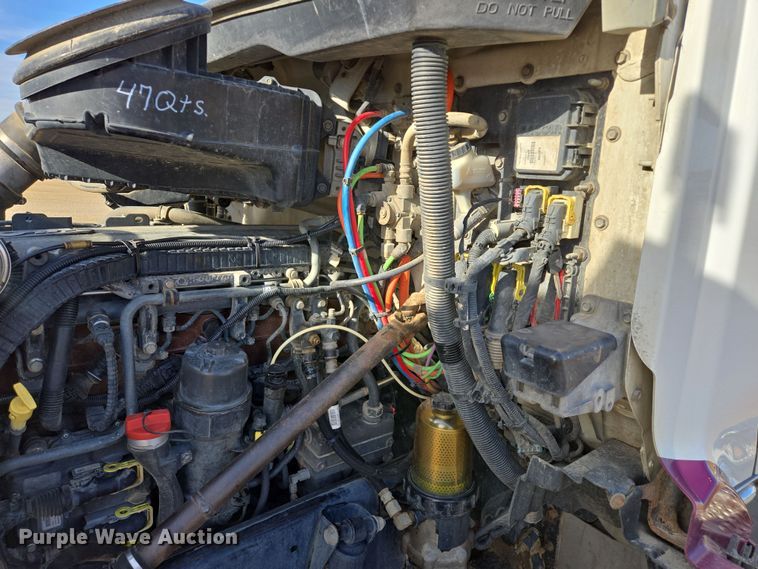 image for item EB1152 2016 Peterbilt 567 semi truck