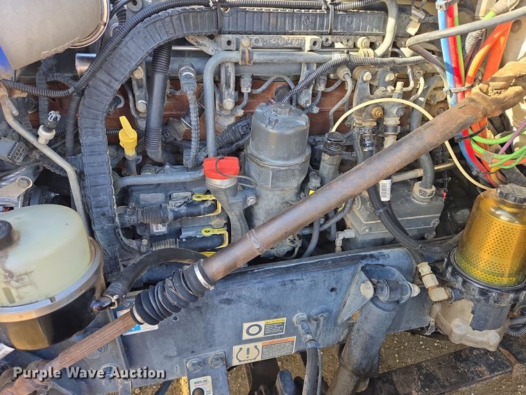 image for item EB1152 2016 Peterbilt 567 semi truck