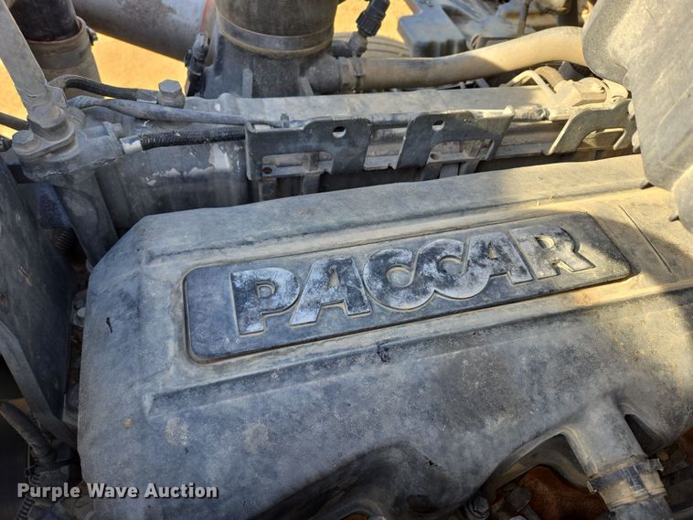 image for item EB1152 2016 Peterbilt 567 semi truck