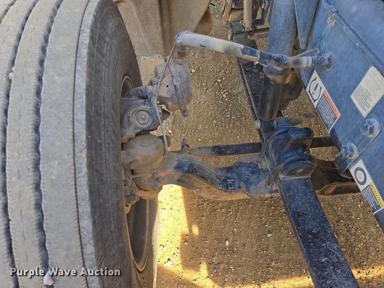 image for item EB1152 2016 Peterbilt 567 semi truck