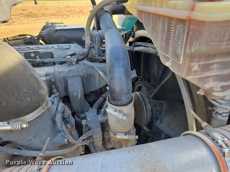 image for item EB1152 2016 Peterbilt 567 semi truck