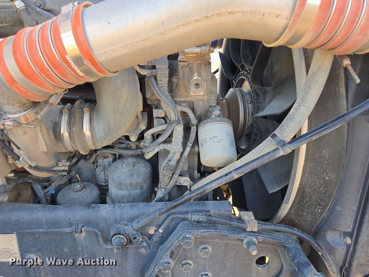 image for item EB1152 2016 Peterbilt 567 semi truck