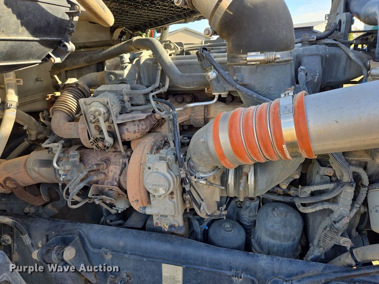 image for item EB1152 2016 Peterbilt 567 semi truck