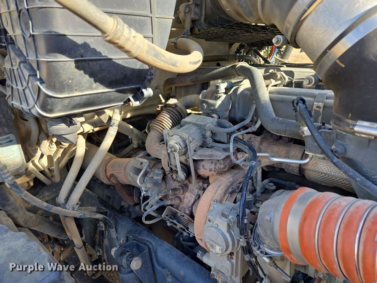 image for item EB1152 2016 Peterbilt 567 semi truck