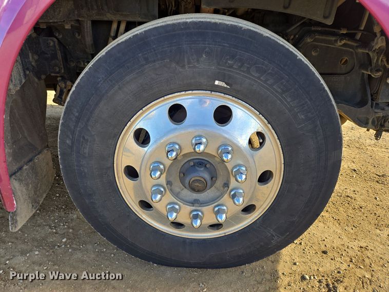 image for item EB1152 2016 Peterbilt 567 semi truck