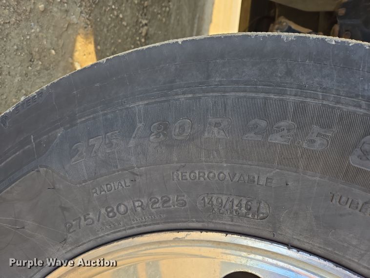 image for item EB1152 2016 Peterbilt 567 semi truck