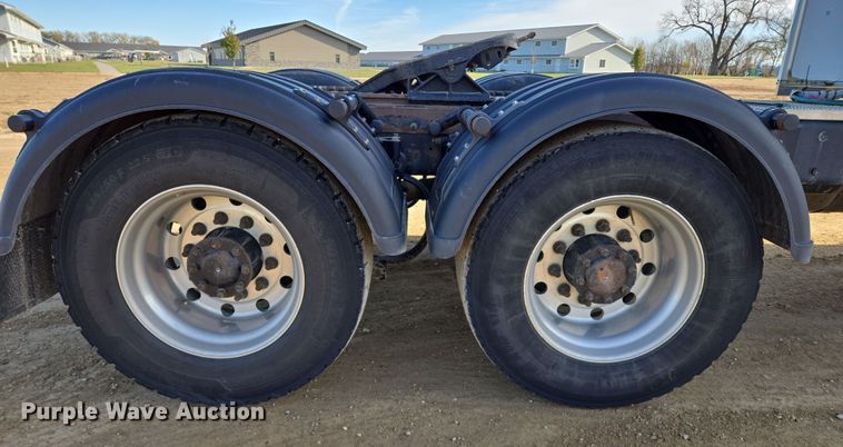 image for item EB1152 2016 Peterbilt 567 semi truck