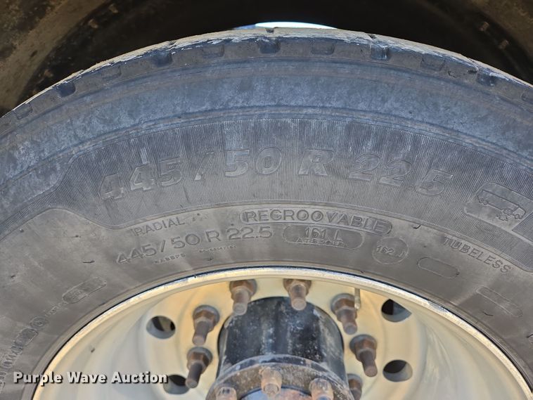 image for item EB1152 2016 Peterbilt 567 semi truck