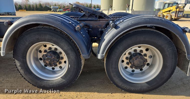 image for item EB1152 2016 Peterbilt 567 semi truck