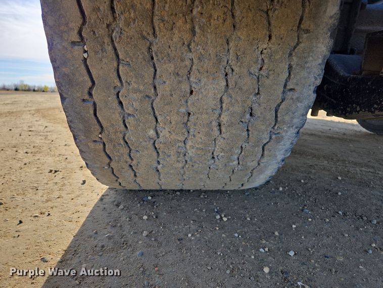 image for item EB1152 2016 Peterbilt 567 semi truck