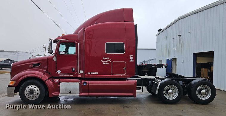 image for item EB8418 2013 Peterbilt 386 semi truck
