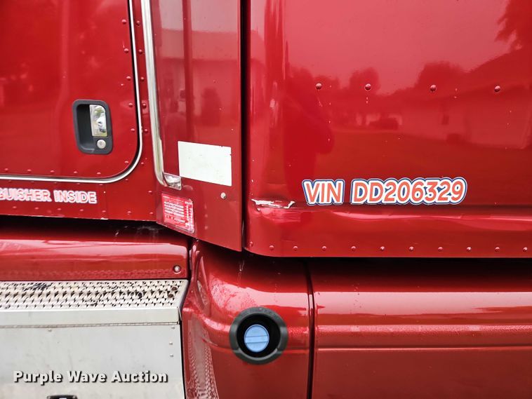 image for item EB8418 2013 Peterbilt 386 semi truck