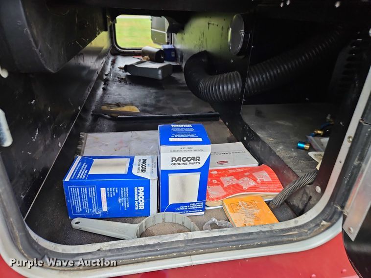 image for item EB8418 2013 Peterbilt 386 semi truck