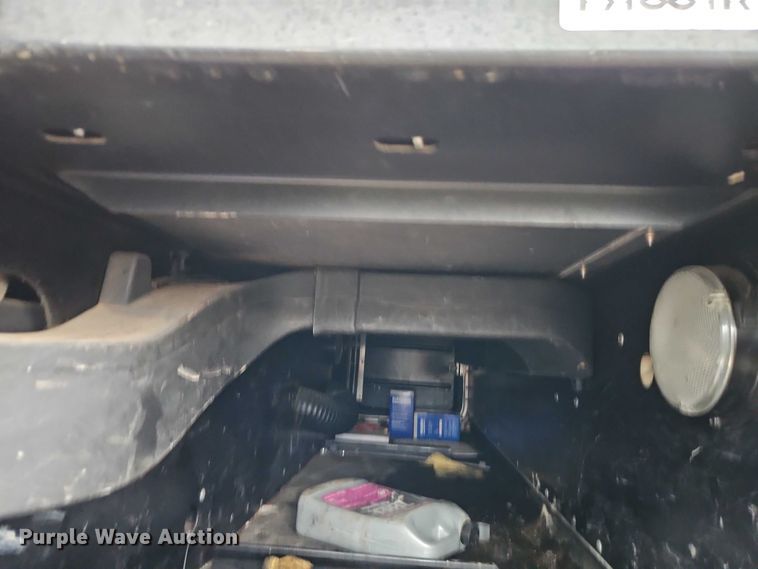 image for item EB8418 2013 Peterbilt 386 semi truck