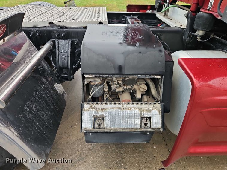image for item EB8418 2013 Peterbilt 386 semi truck