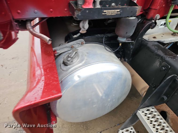 image for item EB8418 2013 Peterbilt 386 semi truck