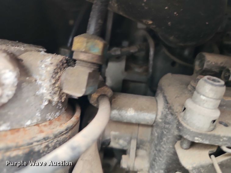 image for item EB8418 2013 Peterbilt 386 semi truck