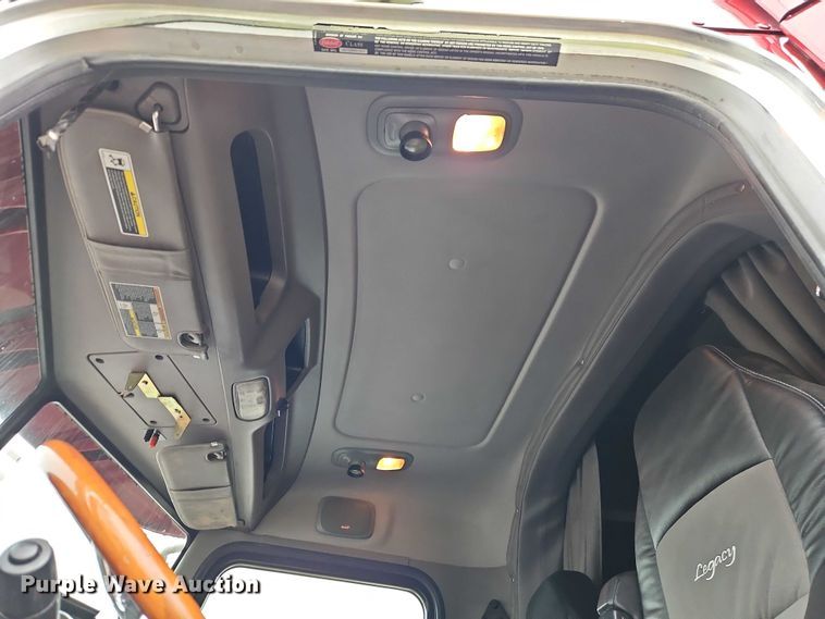 image for item EB8418 2013 Peterbilt 386 semi truck