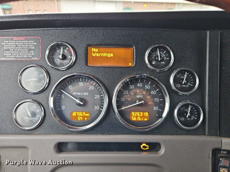 image for item EB8418 2013 Peterbilt 386 semi truck