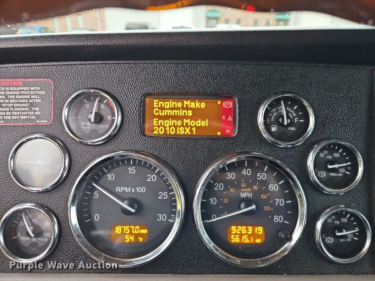 image for item EB8418 2013 Peterbilt 386 semi truck