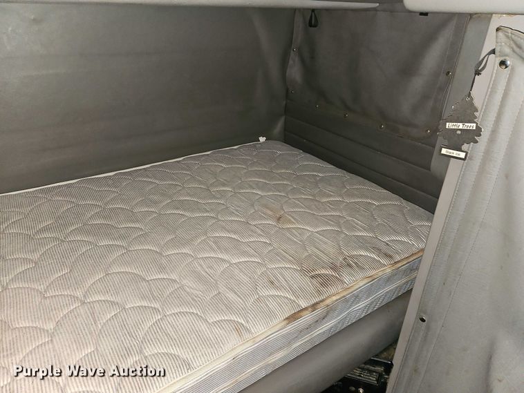 image for item EB8418 2013 Peterbilt 386 semi truck