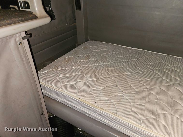 image for item EB8418 2013 Peterbilt 386 semi truck