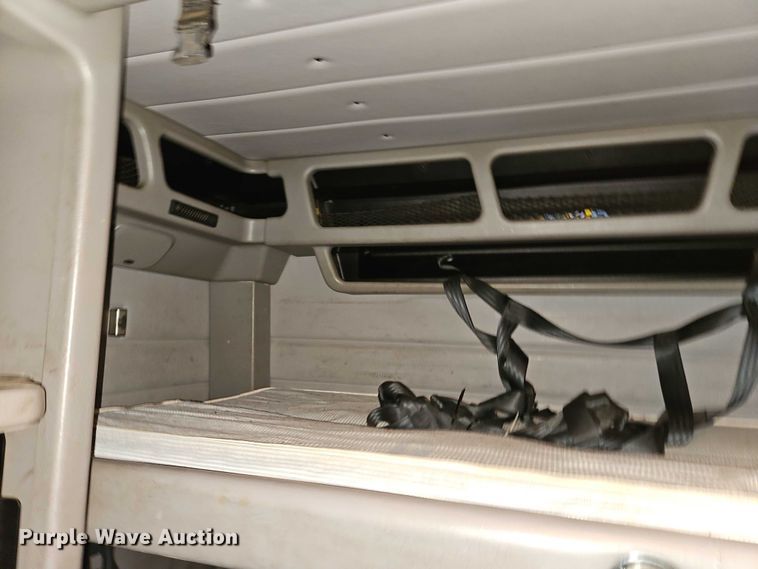 image for item EB8418 2013 Peterbilt 386 semi truck