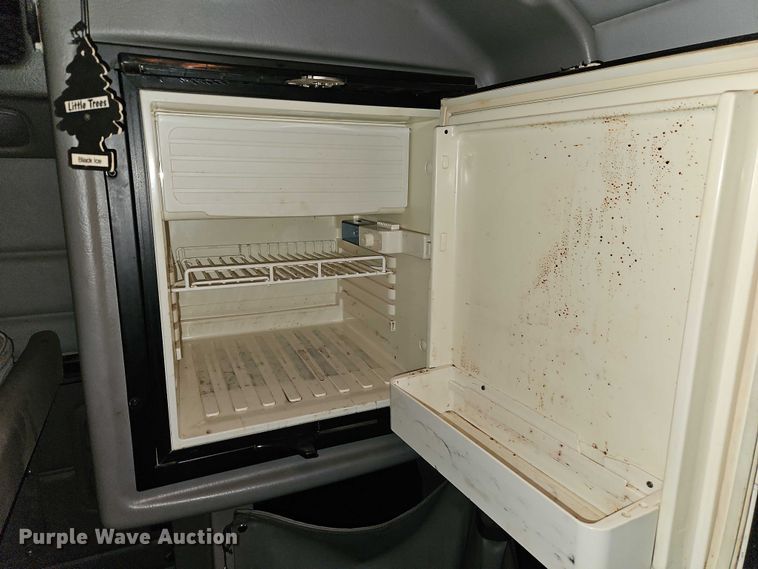 image for item EB8418 2013 Peterbilt 386 semi truck