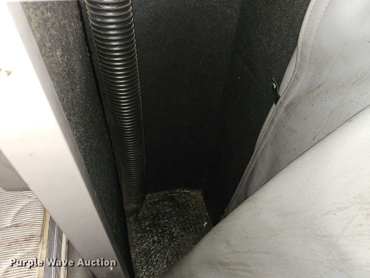 image for item EB8418 2013 Peterbilt 386 semi truck