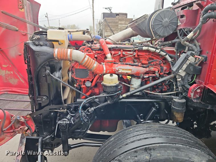 image for item EB8418 2013 Peterbilt 386 semi truck