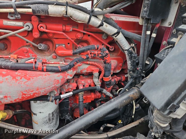 image for item EB8418 2013 Peterbilt 386 semi truck